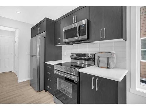 281 Yorkville Boulevard Sw, Calgary, AB - Indoor Photo Showing Kitchen