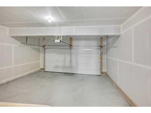 281 Yorkville Boulevard Sw, Calgary, AB - Indoor Photo Showing Garage