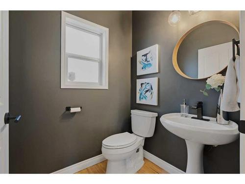 3 Spring Mews Sw, Calgary, AB - Indoor Photo Showing Bathroom