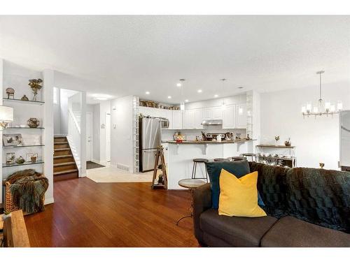 2-1909 25A Street Sw, Calgary, AB - Indoor Photo Showing Living Room