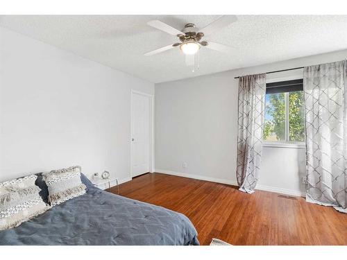 2-1909 25A Street Sw, Calgary, AB - Indoor Photo Showing Bedroom