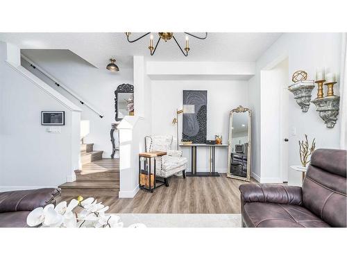 256 142 Avenue Nw, Calgary, AB - Indoor Photo Showing Living Room