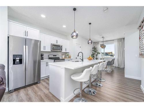 256 142 Avenue Nw, Calgary, AB - Indoor Photo Showing Kitchen With Upgraded Kitchen