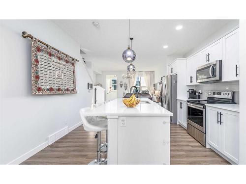 256 142 Avenue Nw, Calgary, AB - Indoor Photo Showing Kitchen With Upgraded Kitchen