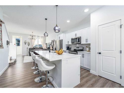 256 142 Avenue Nw, Calgary, AB - Indoor Photo Showing Kitchen With Upgraded Kitchen