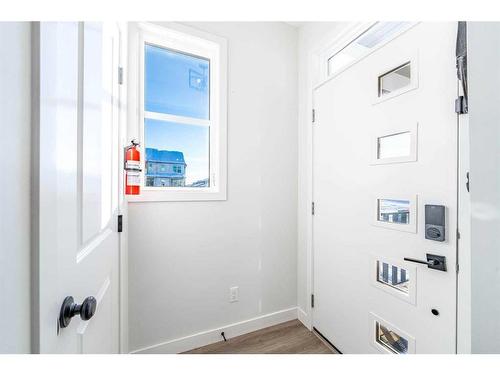 256 142 Avenue Nw, Calgary, AB - Indoor Photo Showing Other Room