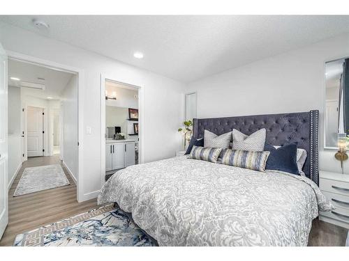 256 142 Avenue Nw, Calgary, AB - Indoor Photo Showing Bedroom