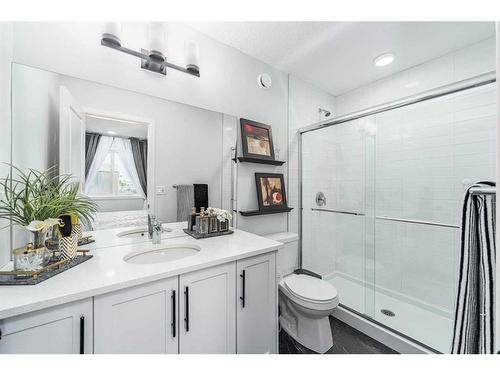 256 142 Avenue Nw, Calgary, AB - Indoor Photo Showing Bathroom