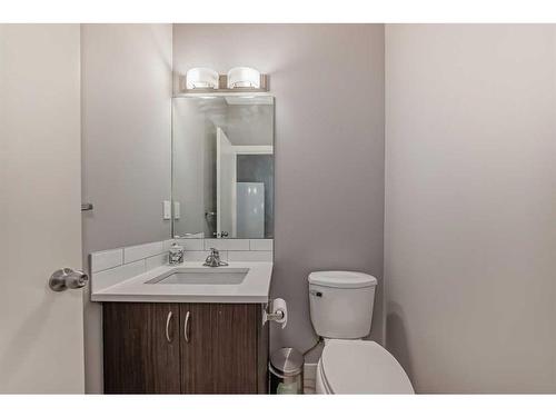 43 Baysprings Way Sw, Airdrie, AB - Indoor Photo Showing Bathroom