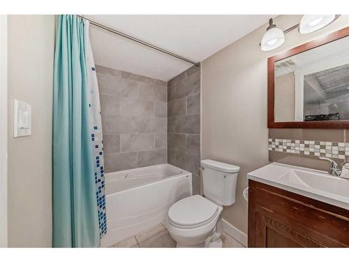 43 Baysprings Way Sw, Airdrie, AB - Indoor Photo Showing Bathroom