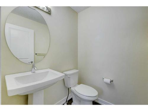 135 Baysprings Terrace, Airdrie, AB - Indoor Photo Showing Bathroom