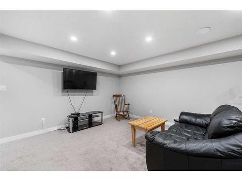 302 Adams Crescent Se, Calgary, AB - Indoor