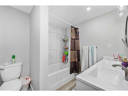 302 Adams Crescent Se, Calgary, AB - Indoor Photo Showing Bathroom