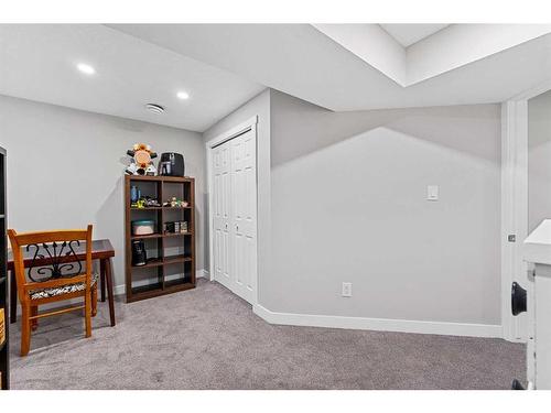 302 Adams Crescent Se, Calgary, AB - Indoor