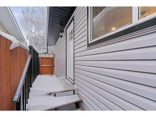 302 Adams Crescent Se, Calgary, AB - Outdoor With Exterior