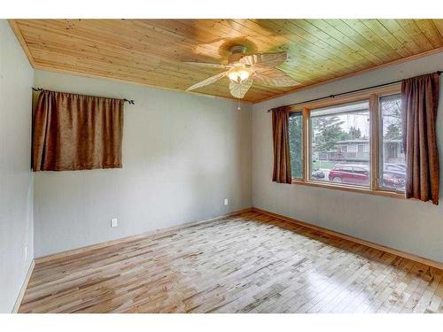 1921 23 Avenue Nw, Calgary, AB - Indoor Photo Showing Other Room