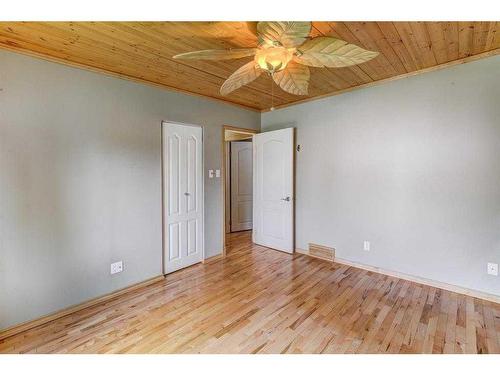 1921 23 Avenue Nw, Calgary, AB - Indoor Photo Showing Other Room