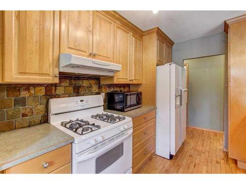 1921 23 Avenue Nw, Calgary, AB - Indoor Photo Showing Kitchen