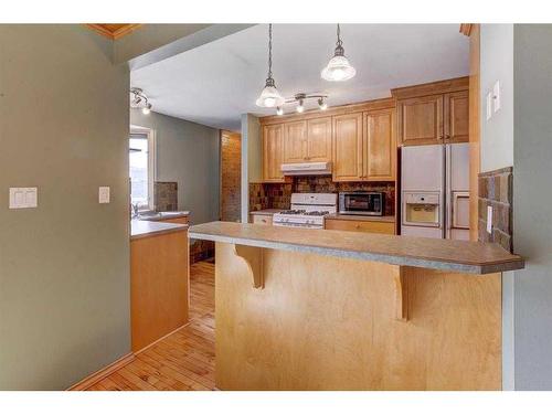 1921 23 Avenue Nw, Calgary, AB - Indoor Photo Showing Kitchen