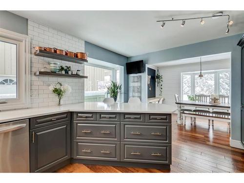 151 Midvalley Place Se, Calgary, AB - Indoor Photo Showing Kitchen