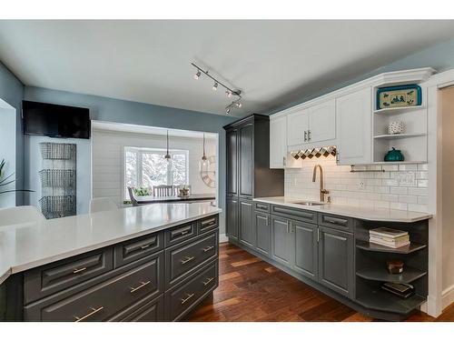 151 Midvalley Place Se, Calgary, AB - Indoor Photo Showing Kitchen