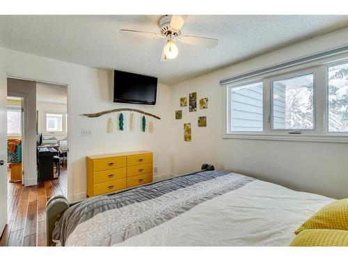 151 Midvalley Place Se, Calgary, AB - Indoor Photo Showing Bedroom