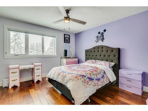 151 Midvalley Place Se, Calgary, AB - Indoor Photo Showing Bedroom