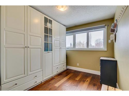 151 Midvalley Place Se, Calgary, AB - Indoor Photo Showing Other Room