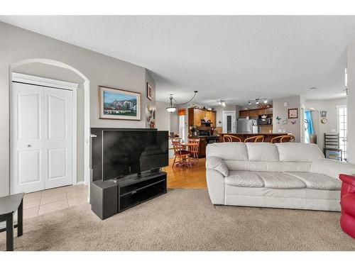 195 Cranberry Close Se, Calgary, AB - Indoor Photo Showing Living Room