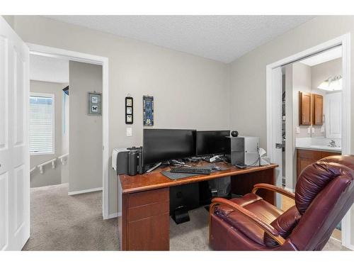 195 Cranberry Close Se, Calgary, AB - Indoor Photo Showing Office