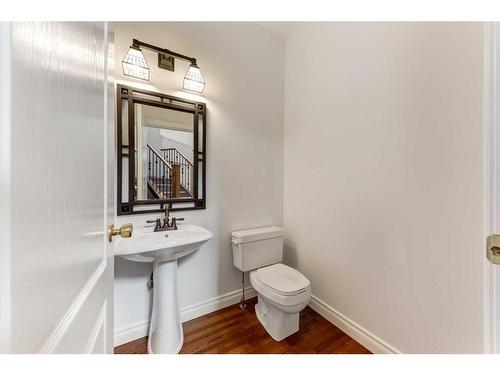 117 Evergreen Way Sw, Calgary, AB - Indoor Photo Showing Bathroom