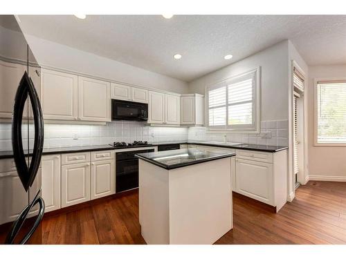 117 Evergreen Way Sw, Calgary, AB - Indoor Photo Showing Kitchen