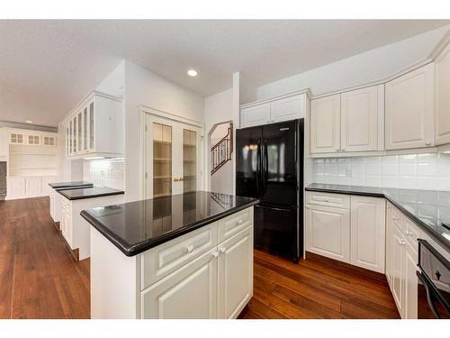 117 Evergreen Way Sw, Calgary, AB - Indoor Photo Showing Kitchen