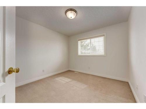 117 Evergreen Way Sw, Calgary, AB - Indoor Photo Showing Other Room