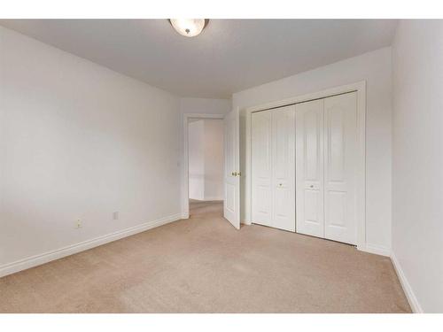 117 Evergreen Way Sw, Calgary, AB - Indoor Photo Showing Other Room