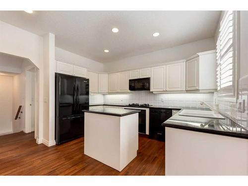 117 Evergreen Way Sw, Calgary, AB - Indoor Photo Showing Kitchen