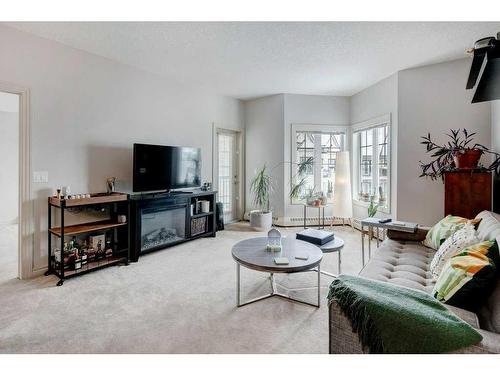 409-30 Royal Oak Plaza Nw, Calgary, AB - Indoor Photo Showing Living Room