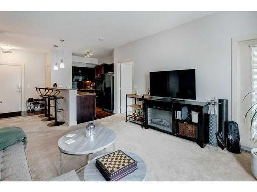 409-30 Royal Oak Plaza Nw, Calgary, AB - Indoor Photo Showing Living Room