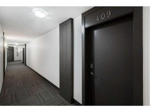 409-30 Royal Oak Plaza Nw, Calgary, AB - Indoor Photo Showing Other Room