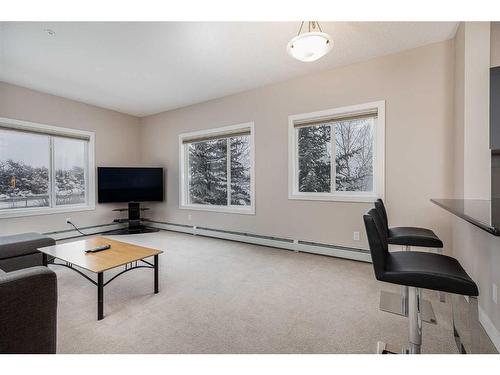 201-3950 46 Avenue Nw, Calgary, AB - Indoor Photo Showing Living Room