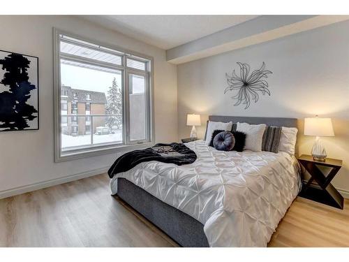 205-2 Hemlock Crescent Sw, Calgary, AB - Indoor Photo Showing Bedroom