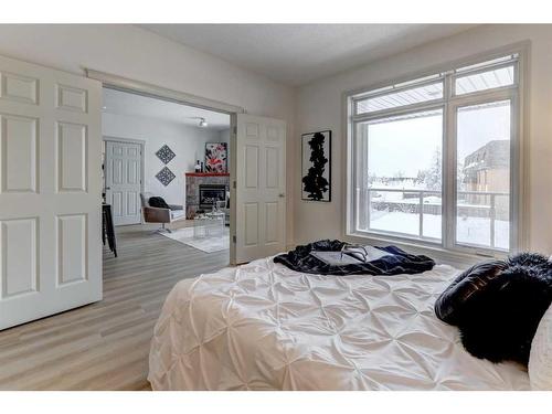 205-2 Hemlock Crescent Sw, Calgary, AB - Indoor Photo Showing Bedroom