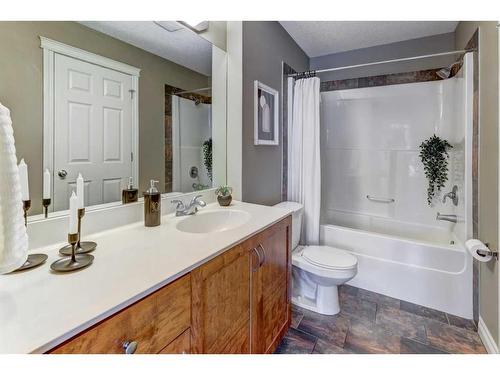 205-2 Hemlock Crescent Sw, Calgary, AB - Indoor Photo Showing Bathroom