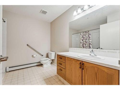 201-3 Parklane Way, Strathmore, AB - Indoor Photo Showing Bathroom