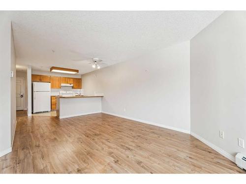 201-3 Parklane Way, Strathmore, AB - Indoor Photo Showing Kitchen