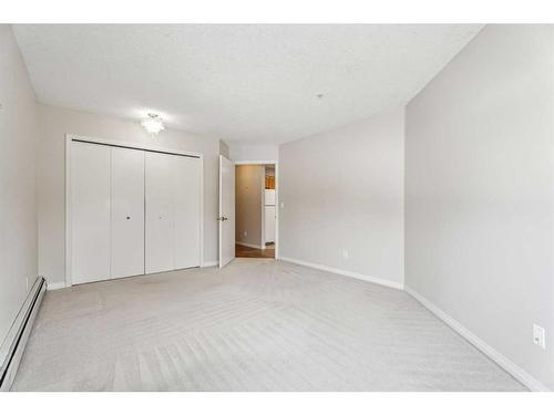 201-3 Parklane Way, Strathmore, AB - Indoor Photo Showing Other Room