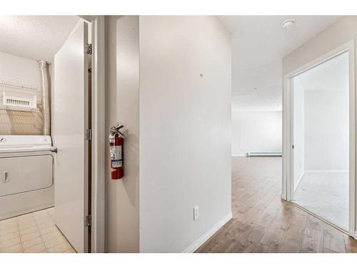 201-3 Parklane Way, Strathmore, AB - Indoor Photo Showing Laundry Room