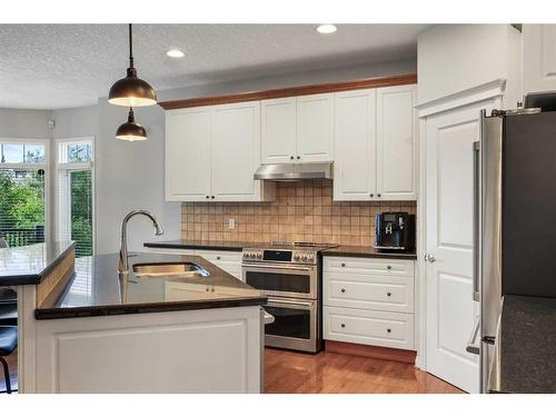 47 Hamptons Close Nw, Calgary, AB - Indoor Photo Showing Kitchen