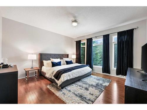 47 Hamptons Close Nw, Calgary, AB - Indoor Photo Showing Bedroom