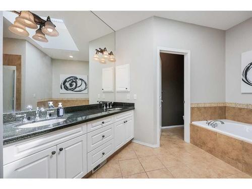 47 Hamptons Close Nw, Calgary, AB - Indoor Photo Showing Bathroom